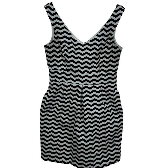 WHBM Sleeveless Mini Dress Pleated Front Chevron Striped Black White Size 10 - Picture 1 of 8